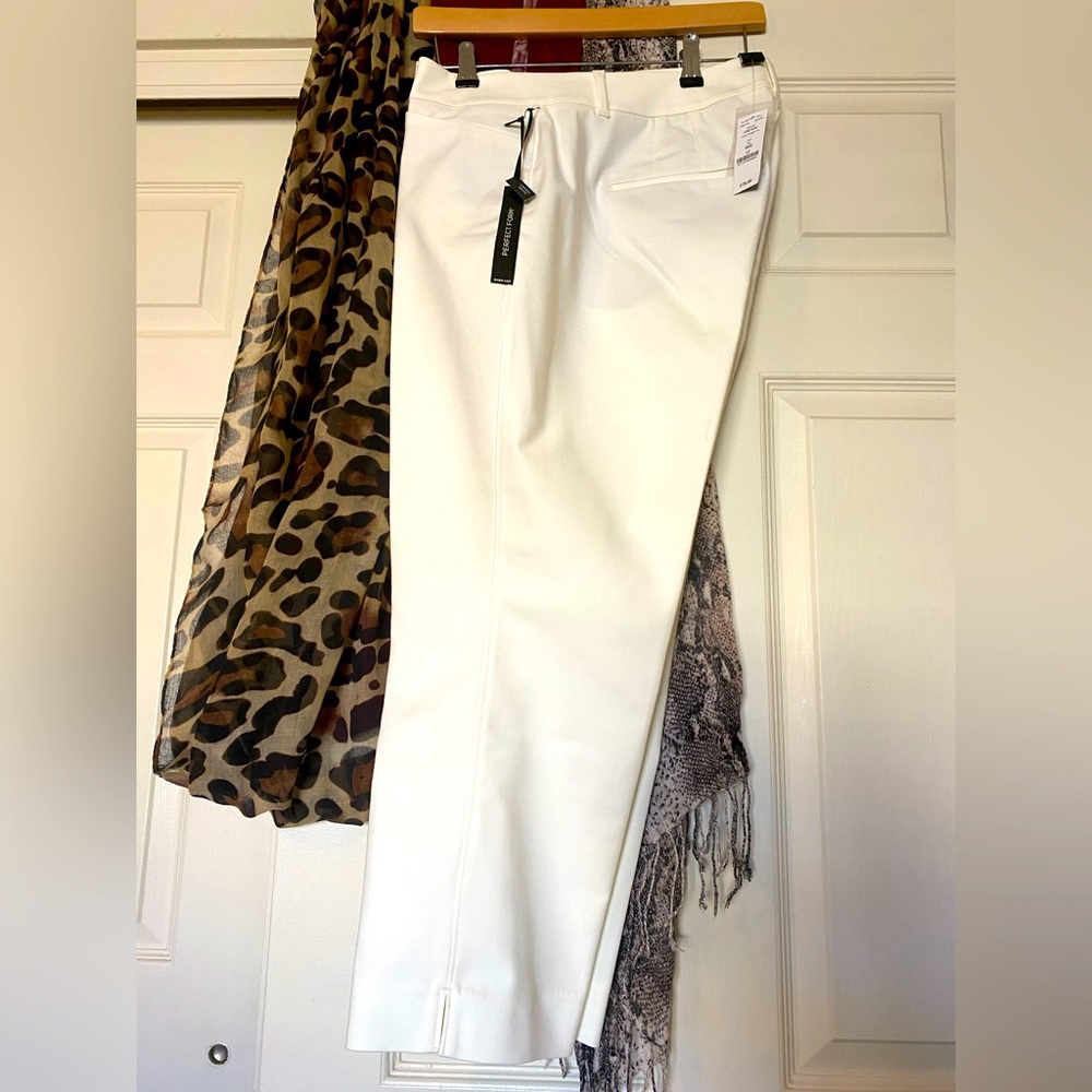 White House Black Market cropped pants NWT
